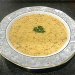 Krabbensuppe mit Dill-Pesto