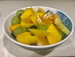 Obstsalat, kalorienbewusstes Essen