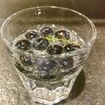 Blaubeeren, Thymian und Gin