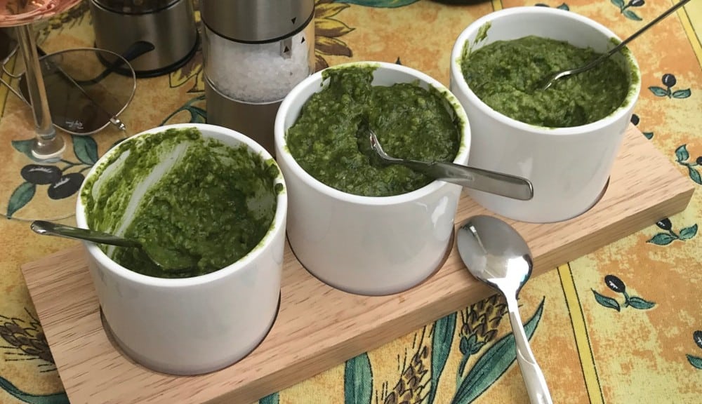Ein frisches Basilikum-Pesto für die mediterrane Küche. Ein frisches Basilikum-Pesto für die mediterrane Küche.