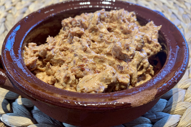 Der mediterrane Tomaten Aufstrich ist schnell zubereitet. Der mediterrane Tomaten Aufstrich ist schnell zubereitet.