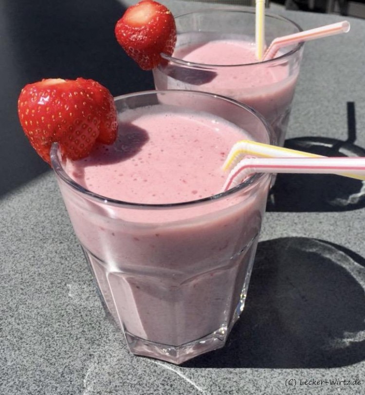 Erdbeermilchshake, die süße Erfrischung im Sommer! Erdbeermilchshake, die süße Erfrischung im Sommer!