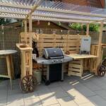 Grillunterstand aus Paletten