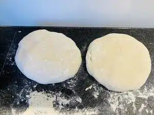 Pizzateig ruhen lassen