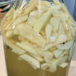 Apfel-Rosinen-Likör
