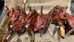 Knuspriges Kalbskotelett vom Grill