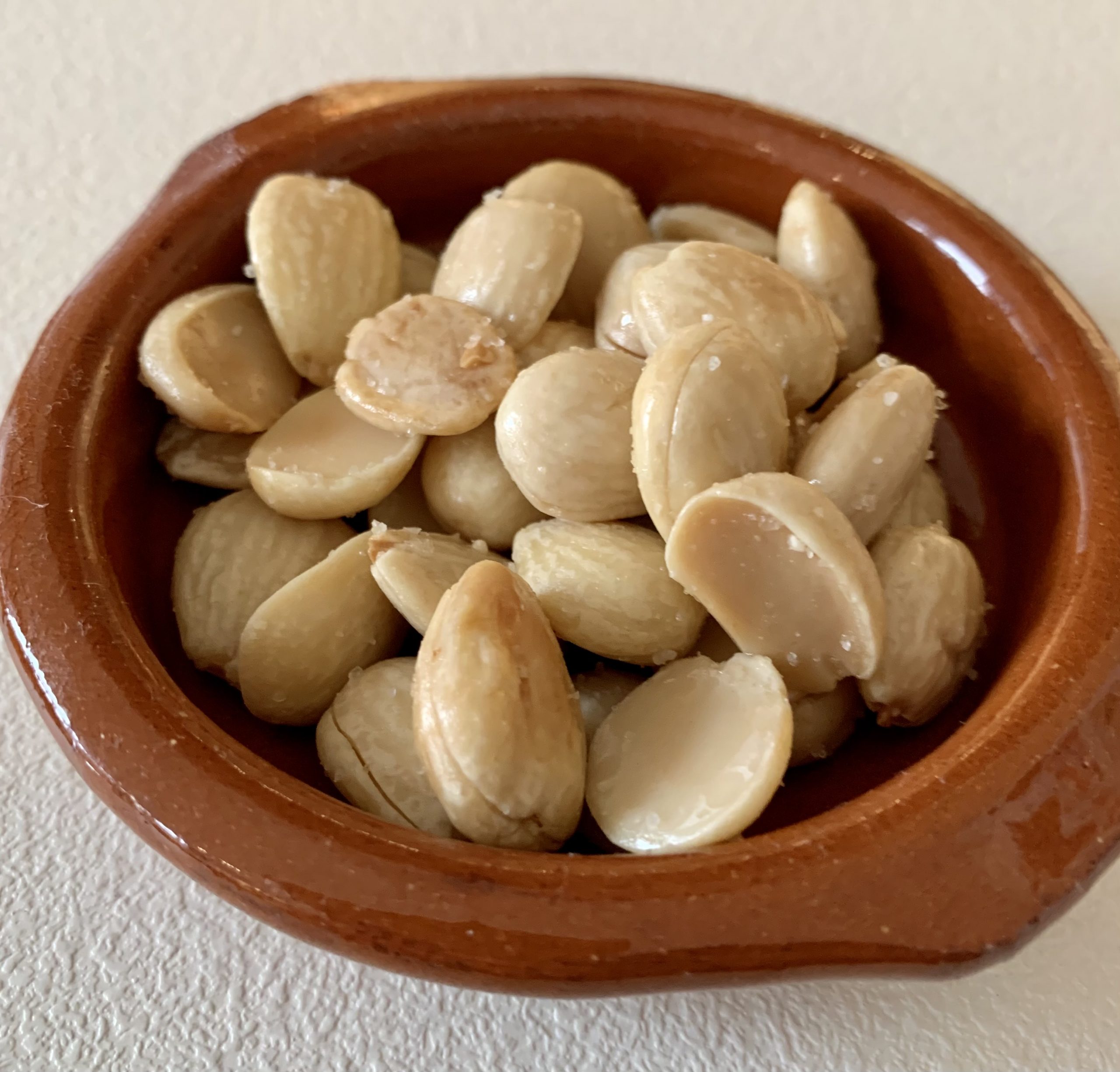 geschälte gesalzene Mandeln