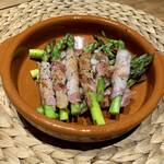 Grüner Spargel mit Bacon