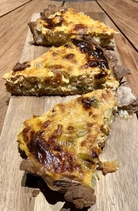 Quiche Lorraîne angerichtet
