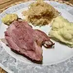 Hämmchen mit Sauerkraut und Kartoffelpüree