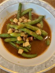 Gulasch-Kartoffelsuppe mit Bohnen