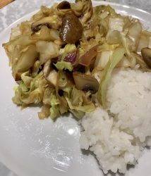 Gebratener Spitzkohl mit Champignons