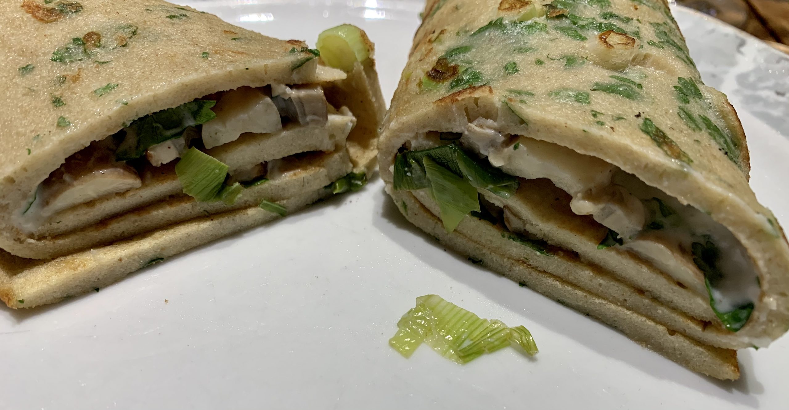 Gefüllte Kräuterpfannkuchen