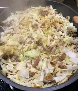 Spitzkohl anbraten