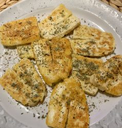 Gegrillter Halloumi mit Oregano