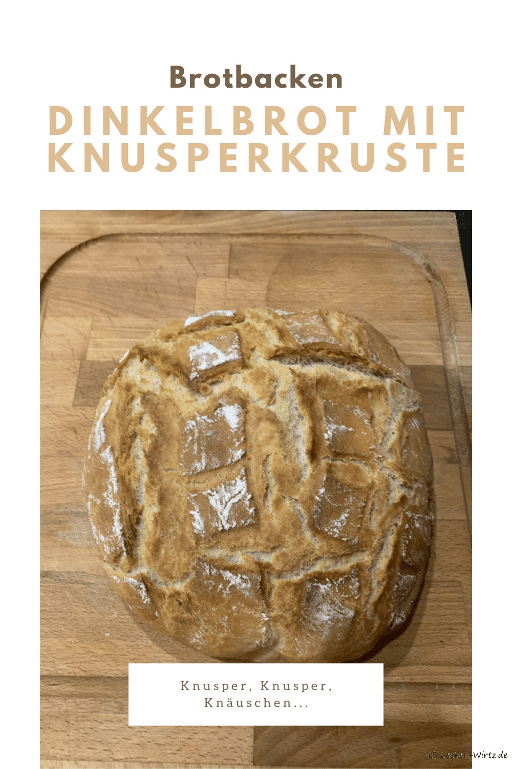 Ein frisch gebackenes Dinkelbrot auf einem Holzbrett