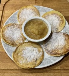 Pancakes mit Apfelmus