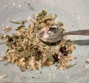 Hähnchen von innen würzen