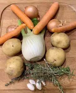 Fenchel, Möhre, Kartoffel und Kräuter