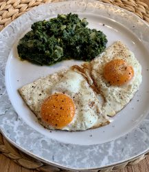 Spinat mit Spiegelei