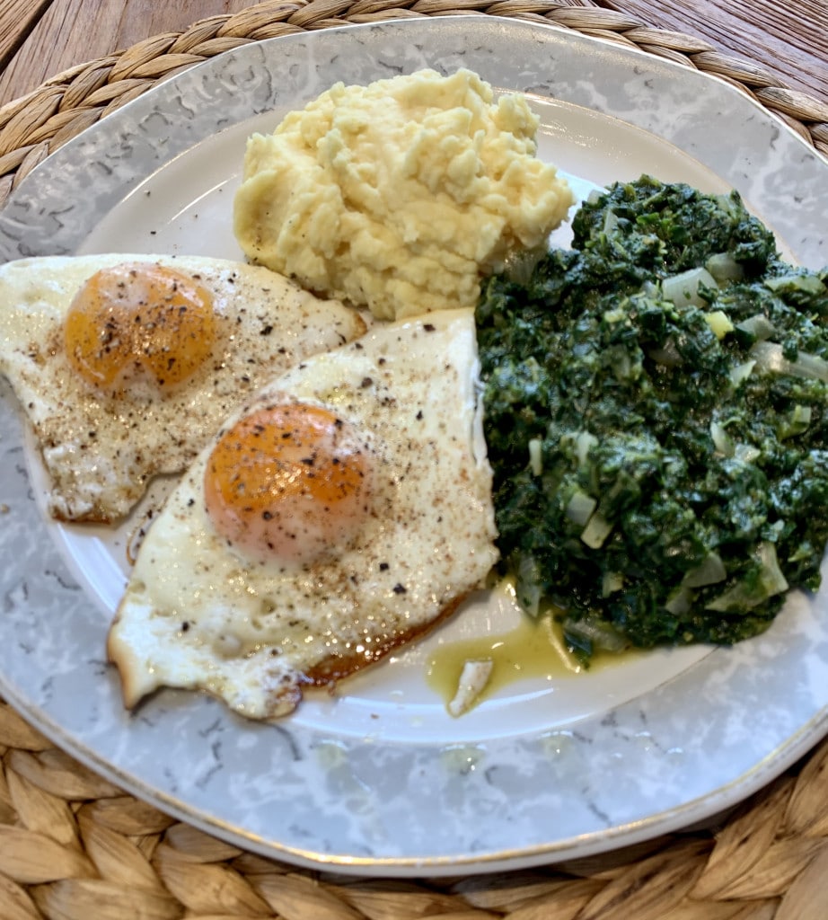 Spinat mit Kartoffelbrei und Spiegelei