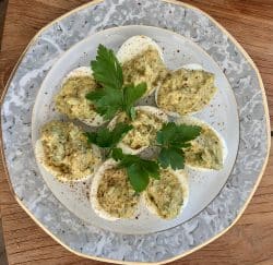 Gefüllte Eier mit Avocado