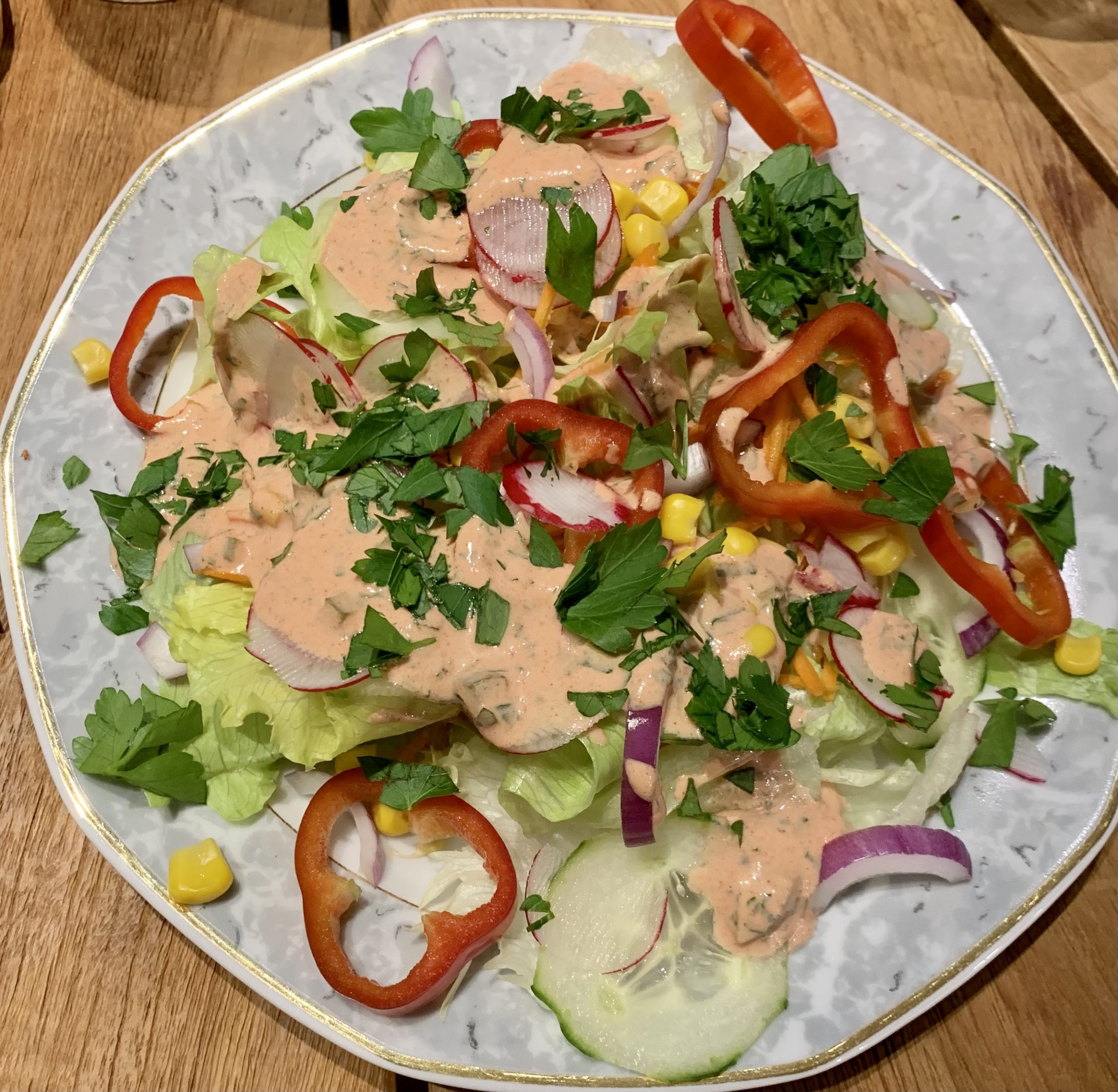 French Dressing bereichert den Salat
