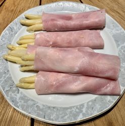 Schinkenröllchen mit Spargel