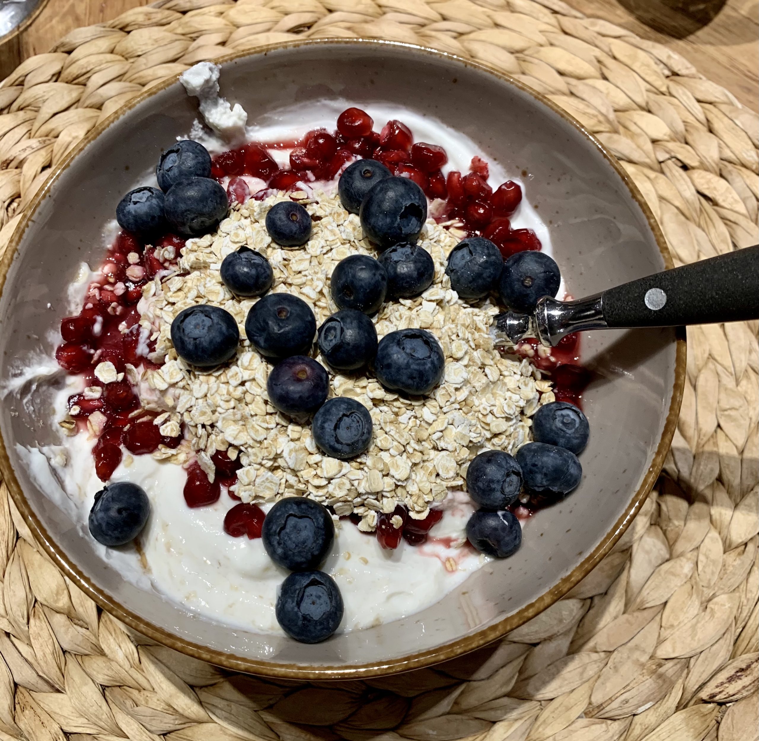 Joghurt-Früchte Bowl