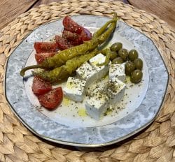 Kleiner griechischer Vorspeisenteller