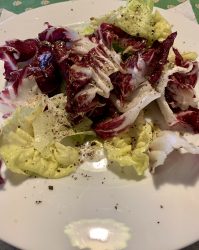 Radicchio Salat mit Baguette