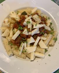 Pasta mit Zucchini-Auberginen-Tomatensauce