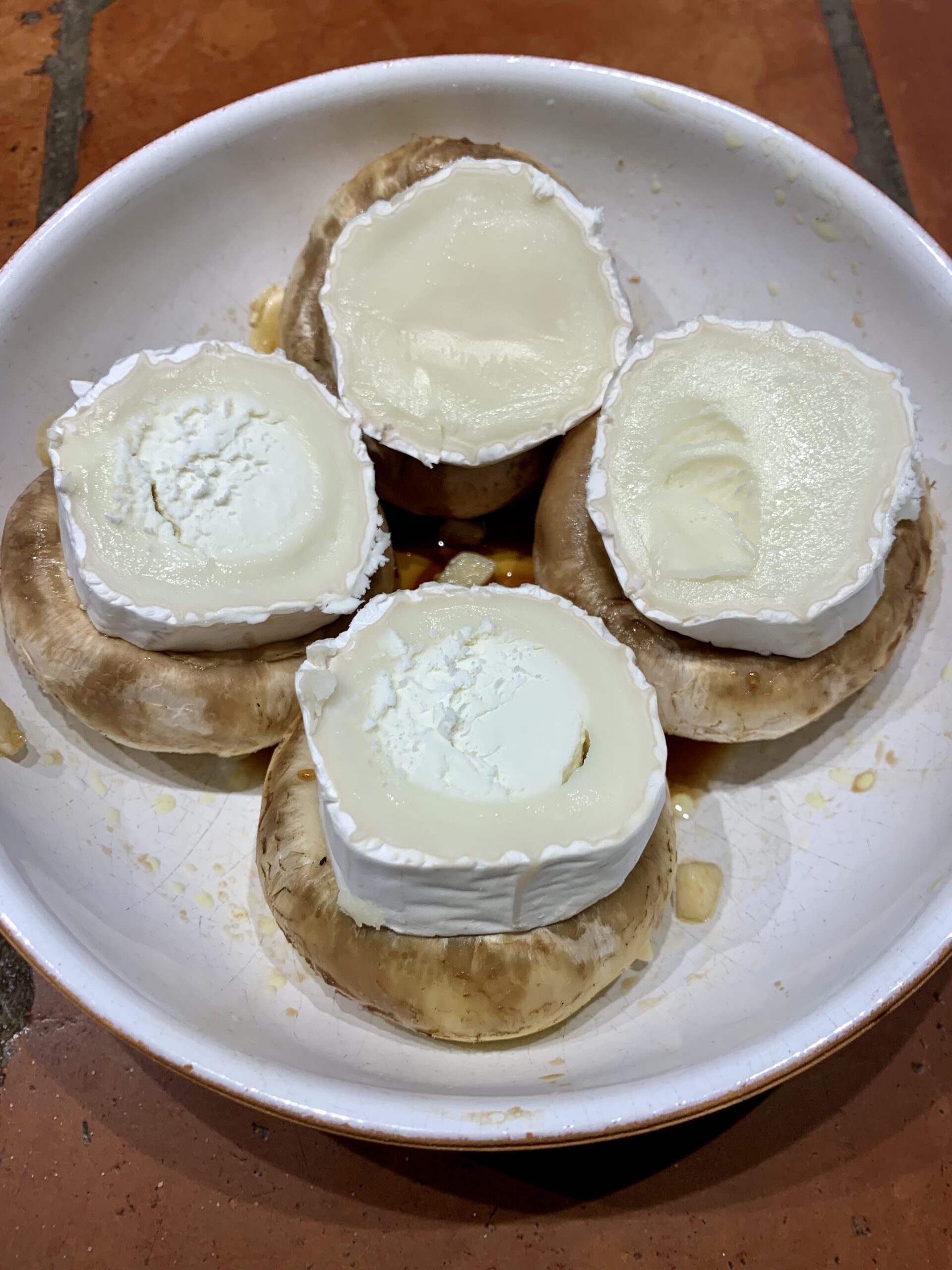 Champignons mit Ziegenkäse überbacken