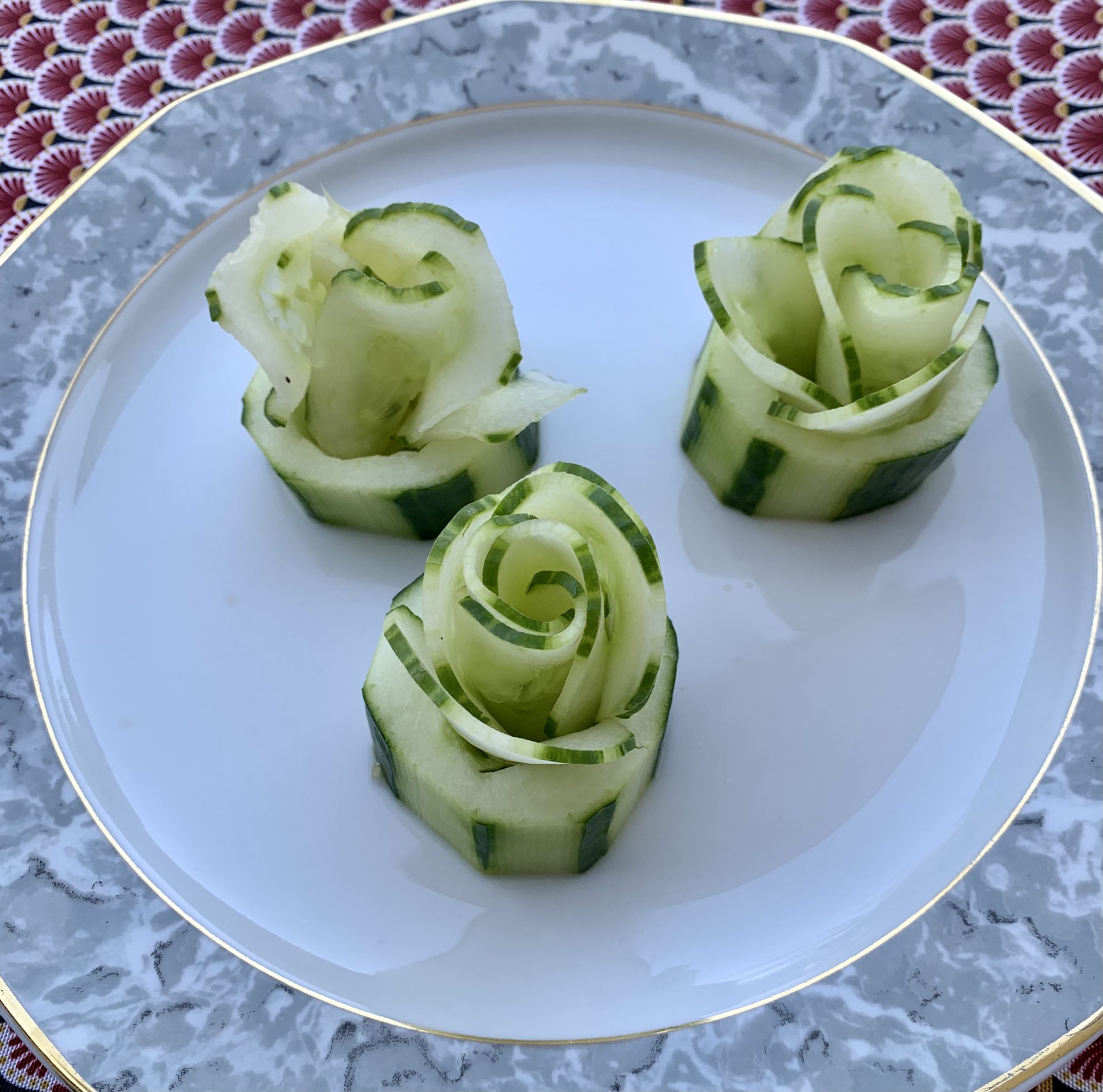 Gurken anrichten – Gurken-Blüten