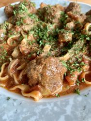 Tagliatelle con polpettine al sugo – Nudeln mit Hackbällchen in Tomatensauce