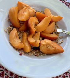 Aprikosen mit Haferflocken