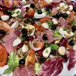 Salatplatte mit Balsamico-Honig-Vinaigrette