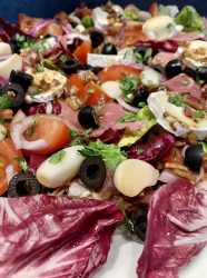 Radicchio-Oliven-Ziegenkäse Salat