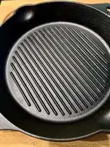 Geriffelte Gusseisenpfanne