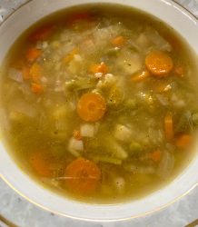 Omas Gemüsesuppe