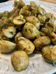 Weihnachtsmarkt Champignons mit Kräutersauce