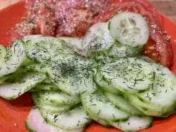 Tomate und Gurken Beilagenteller