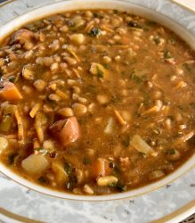 Deftige Linsensuppe mit Möhren