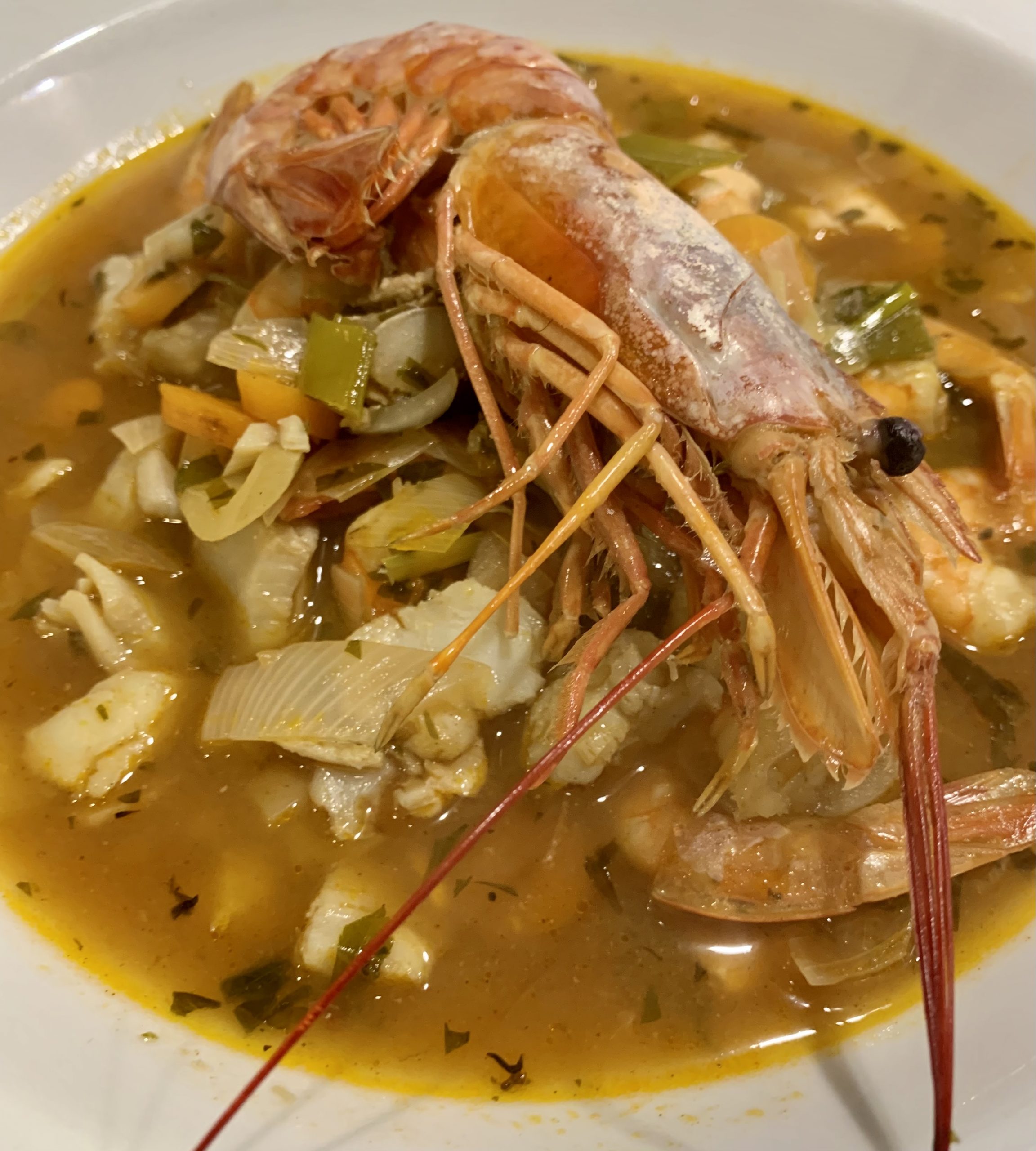 Edelfisch im Muschelsud mit Rotgarnele