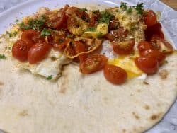 Mexikanisches Rührei auf Tortilla