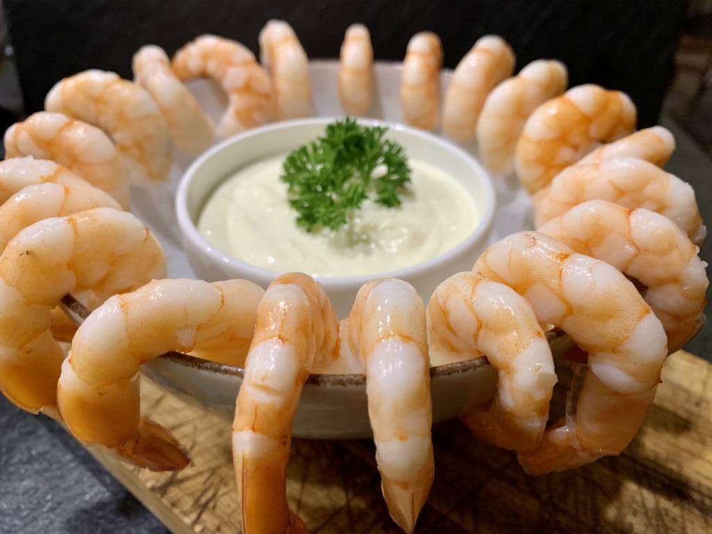 Cocktailgarnelen mit Knoblauchdip