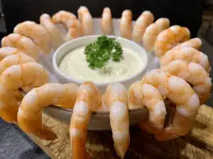 Cocktailgarnelen mit Knoblauchdip