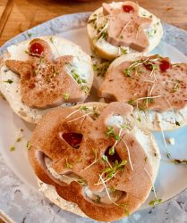 Halloween Fleischkäsebrötchen