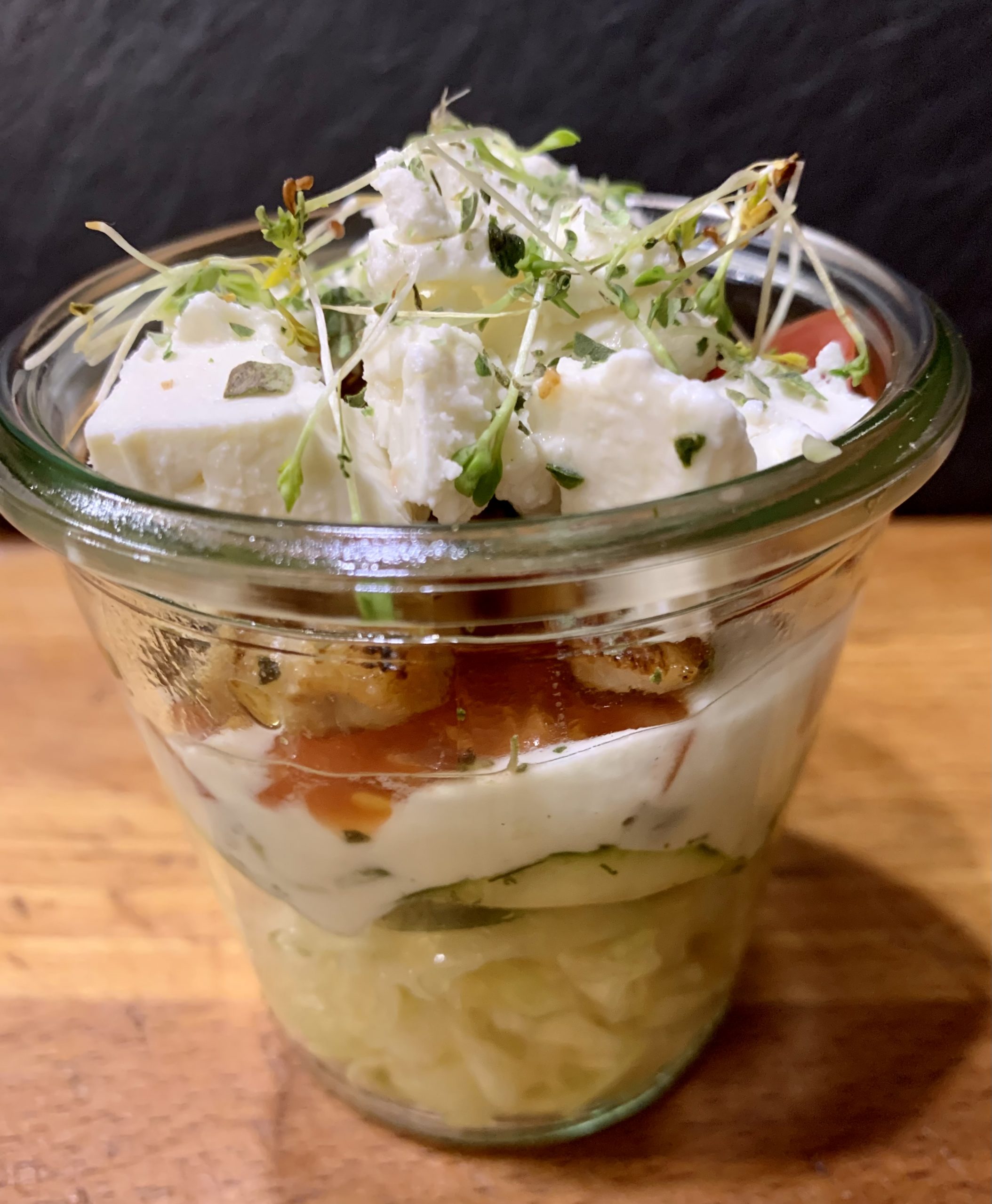 Hähnchen-Gyros Schicht Salat Tapas