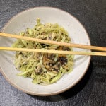 Asiatischer Spitzkohl mit Champignons
